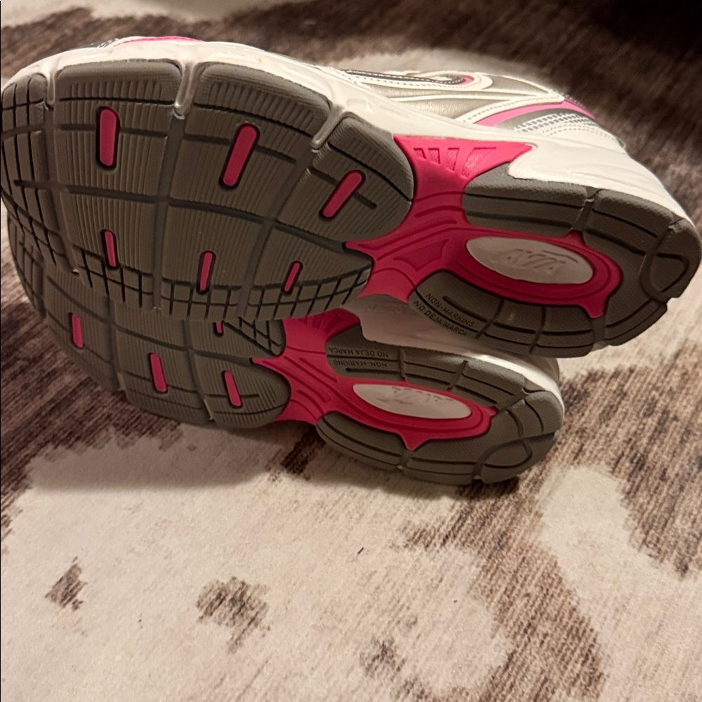 Avia tennis shoes - Picture 2 of 3